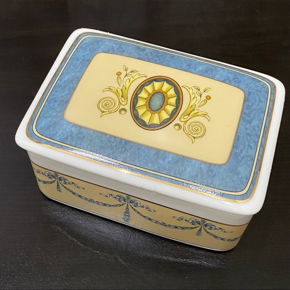 NIB Retired Wedgwood Madeleine Bone China 4 1/2